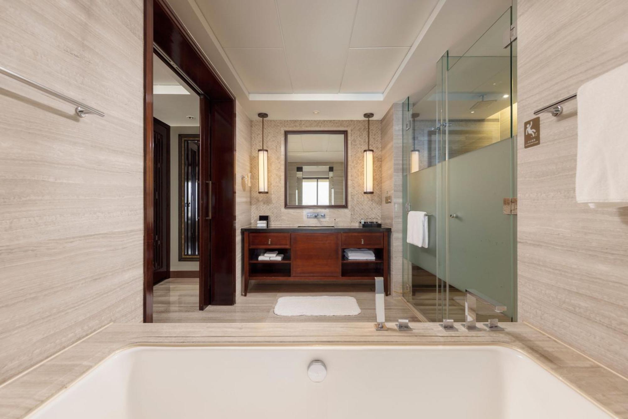 Sheraton Shenzhou Peninsula Resort Wanning Exteriör bild